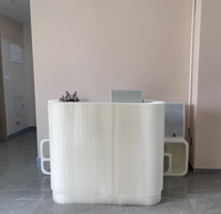 Comptoir de réception moderne, durable et minimaliste pour centre commercial, hôtel, bureau, boutique, maison ou bar