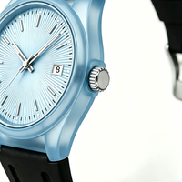 Montre Homme Personnalisée avec Logo, Cadran Bleu à Quartz, Boîtier PC, Bracelet en Silicone Noir, Étanche 3ATM, Affichage de la Date, Style Minimaliste et Tendance