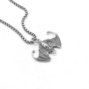 Pendentif de collier en acier titane, pendentif chauve-souris rétro, accessoires de vêtements de moto tendance pour hommes et femmes, bijoux pour hommes - Product Image 2