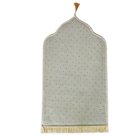Tapis de prière musulman en polyester épais et doux, antidérapant, 65x115cm, pour la maison, la chambre à coucher/le salon, cadeau de l'Aïd, décoration à pompons, cadeau pour la fête des mères