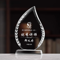Plaque de récompense vierge en verre de cristal avec gravure de logo personnalisé en forme de coeur