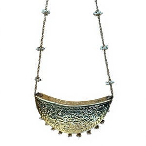 Vintage Gold Metal Crescent <b>Clutch</b> Pearl Chain Evening Bag Embossed Floral Minaudiere <b>Wedding</b> Purse Wholesale Supplier - Product Image 1