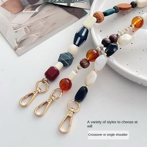 حزام هاتف محمول خشبي يدوي الصنع بتصميم فاخر عتيق، قلادة متعددة الاستخدامات أنيقة ومضادة للفقدان - Product Image 1