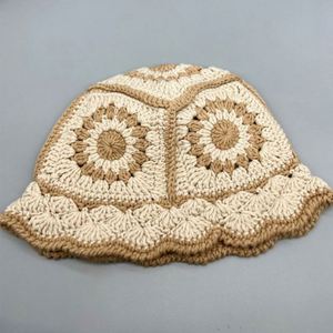 Sombrero de Pescador de Ganchillo Floral Hecho a Mano, Gorro de Invierno Tejido para Mujer - Product Image 3