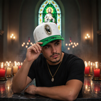 Nouveau design 2026 Bigg Boss Broderie 3D Épingle métallique en forme de croix avec NFC et étiquette Doublure satinée San Judas Tadeo Gorras Religion