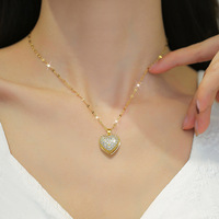 Collar de Acero Inoxidable Chapado en Oro de 18K con Forma de Corazón y Incrustaciones de Perlas y Conchas, Estilo Lujoso para Mujer, Marca MW