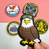 Patch en forme de fleur 3D en PVC souple lavable, personnalisé en usine, à thermocoller, pour accessoire de veste d'équipe
