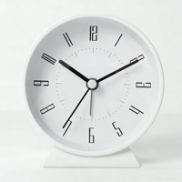 Réveil minimaliste à quartz avec boîtier métallique circulaire blanc de 3,5 pouces, affichage à aiguilles, fonction veilleuse et pile AA