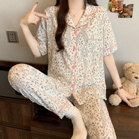 Ensemble pyjama imprimé léopard à manches courtes pour femme, vêtement d'intérieur boutonné avec pantalon long et passepoil contrastant, été 2026