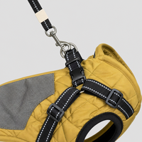 Gilet matelassé d'hiver pour chien avec harnais intégré et anneau en D, manteau confortable et coupe-vent pour animaux de compagnie avec col en velours côtelé, tailles S-3XL