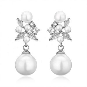 Pendientes Elegantes de Estilo Coreano Vintage, Diseño de Flor de Perla de Alta Gama, Joyería de Moda para Celebridades de Internet, Latón - Product Image 1