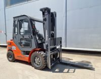 Chariot élévateur CE Lonking Logistics Machinery 3 tonnes LG30DT Diesel, petit chariot élévateur 4x4 avec accessoires optionnels et pneus pneumatiques