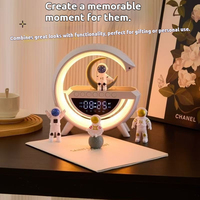 Oplaadbare speaker met kleurrijke LED-lichtstrip, grote digitale wekker, gezellige nachtkastlamp