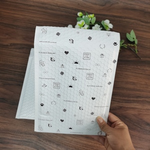 Sacs à bulles imprimés sur mesure de qualité supérieure avec logo personnalisé - Enveloppes d'expédition protectrices pour vêtements et produits de beauté - Product Image 3