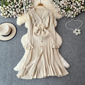 Robe pull en maille pour femme, nouvelle collection automne-hiver, personnalisée OEM, haute qualité, élégante, à volants, cintrée à la taille - Product Image 2