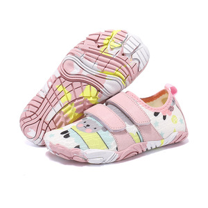 Zapatos de agua de malla para niñas, de secado rápido, con punta cerrada, para verano, natación, actividades al aire libre, zapatos para niños - Product Image 1