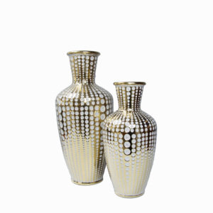 مزهرية سيراميك فاخرة بنمط آرت ديكو ذهبي وأبيض منقط - مزهرية أنيقة لتزيين الطاولات وترتيب الزهور - Product Image 4