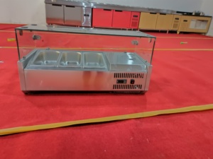Station de garnissage de pizzas mobile pour comptoir avec couvercle en verre à charnières hydrauliques, présentoir de salade pour comptoir pour les restaurants de sushis - Product Image 2