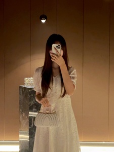 Elegante Pochette con Perle per Donne, Borsa da Sera Bianca per Sposa, Borsa a Tracolla per Feste con Manico Dorato e Perle - Product Image 4