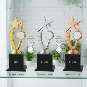Juego de Trofeos de Campeones de Metal Fundido a Presión de Alta Calidad, Portátiles y Grabados, para Competiciones Escolares y Universitarias, POOJA GIFT CORPORATION - Product Image 1