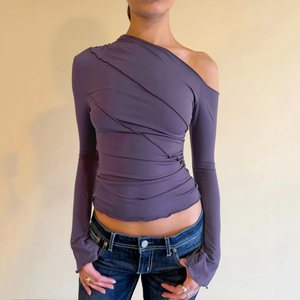 Top de punto asimétrico con hombros descubiertos para mujer, camiseta básica de manga larga de color liso, jersey elástico informal de moda - Product Image 1