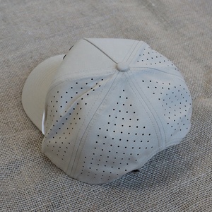 Gorra de béisbol de microfibra de fábrica de 5 paneles con visera corta, estilo casual deportivo, con logotipo bordado personalizado y cinta. - Product Image 4