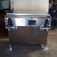 Machine à éplucher les noix de coco en acier inoxydable à tête unique automatique / Machine à éplucher les fibres de palmier de coco / Machine à décortiquer