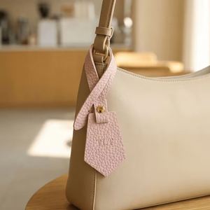 Sangle de sac en cuir PU colorée, étiquettes de bagage, breloques de sac faites à la main, texture galet, accessoires de porte-clés de voiture portables - Product Image 4