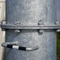 Poteau d'énergie conique en acier OEM pour distribution MT/FT, à bride, à encastrer directement, galvanisé à chaud