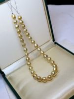 Collier Statement Lucy Jewelry en Perles Naturelles d'Eau de Mer Dorées des Mers du Sud, Plaqué Or 18K, Perles Jaunes Lâches de 10-12mm