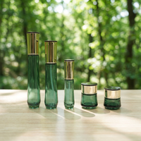 Lot de cosmétiques en verre écologique et recyclable avec bouchons à vis, pots à lotion et crème sérigraphiés pour l'emballage de produits de soin de la peau