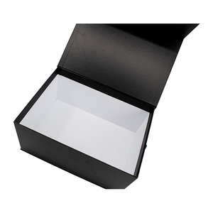 Boîte cadeau magnétique noire de haute qualité personnalisée avec poignée, carton et design grand format, gaufrage et laminage mat, doublure en éponge - Product Image 6