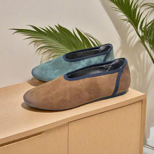 Chaussures plates ballerines 100 % daim en cuir de vachette pour femme, doublure fourrée, mocassins souples tendance, logo personnalisé, grandes tailles, direct usine - Product Image 1