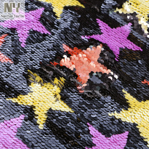 Tela Reversible Nanyee Textile Mix con Estrellas y Lentejuelas en Malla de Múltiples Colores: Amarillo, Rosa y Naranja - Product Image 5