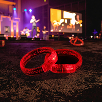 Bracelet en plastique fluorescent LED lumineux pour une ambiance de concert, utilisation nocturne avec personnalisation