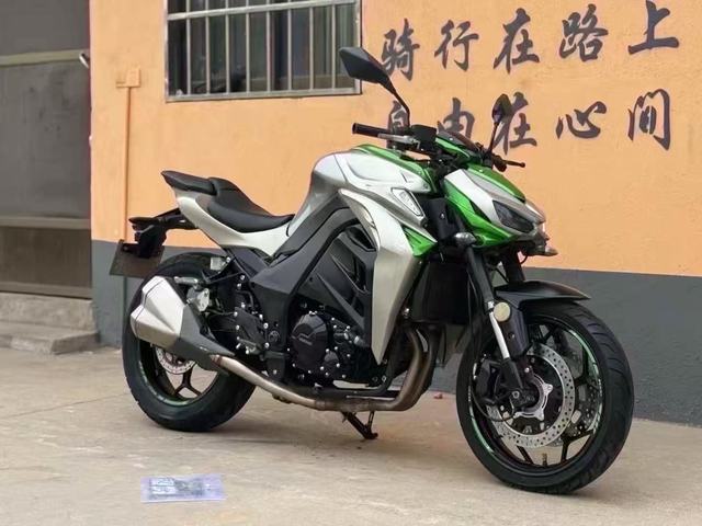 Jiajue Z1000 Python N19 Naked Sportbike 400-600cc Sporty Power & Muscular Urban Design Max Speed >150km/h