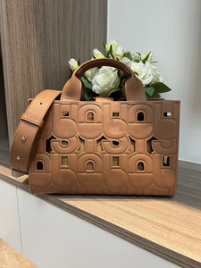 Bolso Tote Clásico con Cadena en Relieve, Bolso Bandolera Versátil con Letras Recortadas - Product Image 6