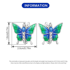 Los pendientes de mariposa azul verdoso son el regalo perfecto para una niña, y también una opción ideal para un regalo de aniversario o cumpleaños. - Product Image 2