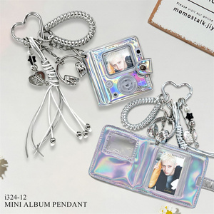 Porte-clés holographique pour mini-album KPOP des groupes de garçons JK SUGA <span class=keywords><strong>RM</strong></span> JIN, porte-carte photo en PU laser YUQI, cadeau pour fans en forme de cœur - Product Image 2