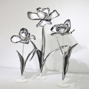 Colonne de fleurs en papier noir et blanc artisanale française, nouvelle décoration de mariage, centre de table, décorations de mariage - Product Image 4