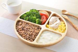 Piatto in Legno per il Controllo delle Porzioni, Vassoio Diviso in 4 Scomparti, Piatto per Separare Alimenti in Modo Salutare - Product Image 2