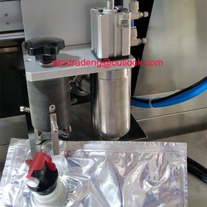 Machine de remplissage automatique de sacs en boîte (Bag-in-Box) pour <span class=keywords><strong>AdBlue</strong></span>, 5L, <span class=keywords><strong>10L</strong></span>, 20L, à <span class=keywords><strong>prix</strong></span> avantageux - Product Image 4