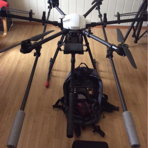 Système de drone professionnel de nettoyage de façades série SF-C avec télécommande et pulvérisation de produits chimiques pour le nettoyage des bâtiments - Product Image 1