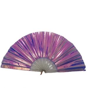 Nouvel arrivage de haute qualité, durable, imprimé personnalisé, plastique néon réfléchissant irisé côtelé grand ventilateur à main en PVC violet - Product Image 1