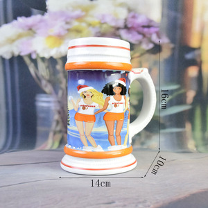 Jarra de Cerveza Navideña Hooters Happy Hooterdays - <span class=keywords><strong>Taza</strong></span> de Cerámica con Temática Festiva - Product Image 6