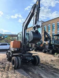 Excavatrice sur pneus Doosan DX60W d'occasion, 6 tonnes, petite machine, bon état. - Product Image 3