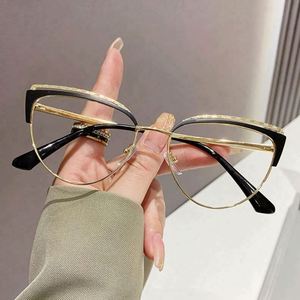 Monture de lunettes optiques Mairun MR311 pour femme, nouveau design animalier en métal, avec diamants, pour lecture, photochromiques, changeant de couleur, bleues, fabriquées en Chine - Product Image 6