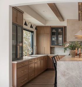 تصميم أثاث مطبخ على الطراز الحديث لمشروع فيلا في الولايات المتحدة الأمريكية، خزائن مطبخ من الخشب الصلب عالي الجودة بلون الخشب الطبيعي للاستخدام الداخلي - Product Image 3