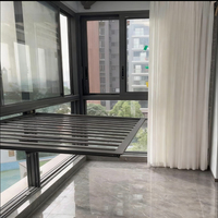 Fenêtre coulissante en verre commerciale pour hôtel, avec un design en aluminium robuste et sécurisé