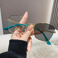 Lunettes anti-lumière bleue photochromiques pour femmes, monture carrée surdimensionnée en métal, couleurs patchwork, photogray, anti-reflet, anti-UV400